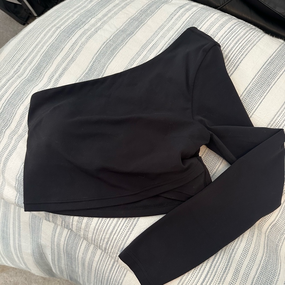 Lululemon one sleeve shirt. Size 6